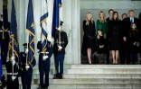 Donald Trump entouré de sa famille au Lincoln Memorial le 19 janvier 2017 à Washington