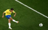 Le Brésilien Philippe Coutinho décoche une frappe somptueuse dans la lucarne du but de la Suisse, le 17 juin 2018 à Rostov