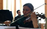 Zarifa Adiba, violoniste, dans le premier orchestre 100% féminin d'Afghanistan le 8 janvier 2017 en répétition à l'Institut national de musique à Kaboul