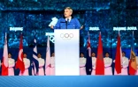 Le président du Comité national olymmique Thomas Bach déclare "clos" les Jeux olympiques de Pékin, le 20 février 2022 dans le stade national où se déroule la cérémonie de clôture