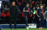 L'entraîneur du Paris SG Luis Enrique (à gauche) aux côtés de Kylian Mbappé (centre) et Lee Kang-in (à droite) lors du match de Ligue 1 contre Clermont à Paris le 6 avril 2024
