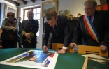 Le chef de l'Etat signe son portrait officiel dans la mairie de Gargilesse-Dampierre, le 14 février 2019