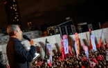 Özgür Özel, le chef du Parti républicain du peuple (CHP), principale force de l'opposition turque, lors d'un meeting à Istanbul, le 9 avril 2025