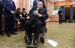 Le président algérien Abdelaziz Bouteflika vote lors des élections locales du 23 novembre 2017 à Alger