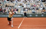 Maja Chwalinska retourne la balle lors de sa victoire contre Anna Kalinskaya en quart de finale de Roland-Garros, le 3 juin 2026