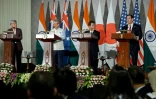 (g-d) Penny Wong, ministre australienne des Affaires étrangères, Subrahmanyam Jaishankar, ministre indien des Affaires étrangères, Toshimitsu Motegi, ministre japonais des Affaires étrangères, et Marco Rubio, secrétaire d'État américain, lors d'une conférence de presse conjointe à l'issue de la réunion des ministres des Affaires étrangères du Quad à New Delhi, le 26 mai 2026