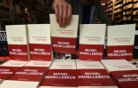 Des exemplaires du livre "Soumission" de Michel Houellebecq, lors de sa sortie en janvier 2015 Ă Paris