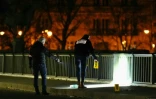 La police scientifique sur les lieux d'une attaque au couteau et au marteau, près du pont Bir Hakeim, à Paris, le 2 décembre 2023