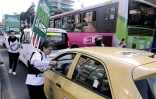 L'ex-sénatrice Claudia Lopez, initiatrice de la consultation, milite dans une rue de Bogota, le 22 août 2018