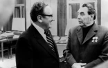 Henry Kissinger avec le dirigeant soviétique Léonid Brejnev à Moscou en 1973