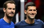 Le Britannique Andy Murray (g.) et le Serbe Novak Djokovic (d.) lors d'une séance d'entraînement de l'équipe européenne en vue de la Laver Cup 2022 à l'O2 Arena de Londres, le 22 septembre 2022