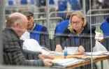 Poursuite du dépouillement des bulletins de vote pour l'assemblée locale en Irlande du Nord, à Magherafelt le 6 mai 2022