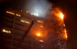 Le bâtiment de la compagnie d'électricité Enel est en flammes à Santiago, le 18 octobre 2019 au Chili