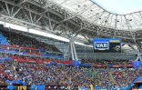 Utilisation de l'assistance vidéo à l'arbitrage (VAR) lors du match entre la France et l'Australie au Mondial, le 16 juin 2018 à Kazan