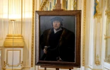 Restitution à Paris du "Portrait d?un homme avec fourrure", une peinture sur bois attribuée à l?Ecole de Joos van Cleve, rendu à ses propriétaires spoliés, à Paris le 28 novembre 2016