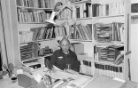 Le philosophe et sociologue français Edgar Morin, le 16 décembre 1975 à son domicile parisien