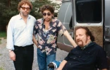 Bob Dylan (C) lors de son 50e anniversaire en 1991, avec Louie Kemp (D)