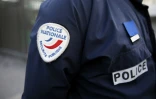 Deux policiers ont été pris à partie et l'un d'entre eux a été frappé à Aulnay-sous-Bois (Seine-Saint-Denis) alors qu'ils voulaient contrôler un scooter volé