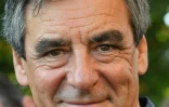 L'ancien Premier ministre François Fillon visite une ferme à Poillé-sur-Vègre, dans le nord-ouest le 24 août 2016