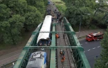 Les secours sur le site de la collision ferroviaire à Buenos Aires, en Argentine, le 10 mai 2024