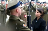 La ministre allemande des Affaires étrangères Annalena Baerbock assiste à une cérémonie à Varsovie sur la tombe du Soldat inconnu, le 10 décembre 2021