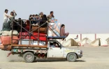 Des réfugiés afghans, expulsés du Pakistan, arrivent dans un centre de rétention à Chaman, près de la frontière pakistano-afghane, avant leur départ pour l'Afghanistan, le 9 avril 2025