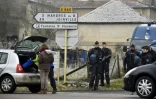 Des gendarmes fouillent un véhicule à Bonnet sur un axe menant à Bure, le 3 mars 2018 