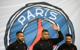 Les attaquants du Paris Saint-Germain, le Brésilien Neymar, Kylian Mbappé et l'Argentin Lionel Messi, avant le match de la 14e journée de Ligue 1 contre Nantes, le 20 novembre 2021 au Parc des Princes