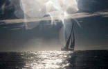 L'Imoca 60 du skipper britannique Alex Thomson  après le départ du Vendée Globe, le 8 novembre 2020 aux Sables-d'Olonne