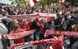 Des supporters du Nîmes Olympique lors d'une manifestation dénonçant les sanctions frappant leur club, le 22 novembre 2014 à Nîmes