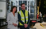 Hélène Duchêne, ambassadrice de France à Londres, et Nicholas Cullinan, directeur du British Museum, assistent à l'arrivée de la tapisserie de Bayeux , le 10 juillet 2026 à Londres