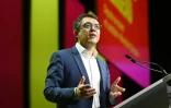 Christophe Clergeau, député européen du Parti socialiste (PS), prend la parole lors d'un meeting électoral à Saint-Herblain, dans l'Ouest de la France, le 13 avril 2024
