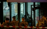 La police scientifique au Belle Equipe cafe, rue de Charonne, où a eu lieu un des attentats le 14 novembre 2015