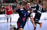Le Français Yanis Lenne buteur contre le Danemark en finale de l'Euro de hand, le 28 janvier 2024 à Cologne