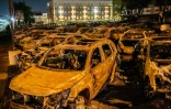 Des voitures brûlées en marge des manifestations à Kenosha (Wisconsin), le 26 août 2020