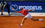 Le Serbe Novak Djokovic face à son compatriote Viktor Troicki lors de l'Adria Tour, à Belgrade, le 13 juin 2020