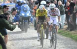 Le Slovène Tadej Pogacar et le Belge Wout Van Aert lors de Paris-Roubaix le 12 avril 2026