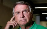 L'ex-président brésilien (2019-2022) Jair Bolsonaro lors d'une conférence de presse à son arrivée à l'aéroport de Brasilia, le 6 mars 2025