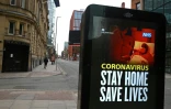 "Restez à la maison sauvez des vies", un panneau d'affichage dans les rues de Londres, le 4 avril 2020