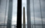 Le monument de Washington, derrière des grillages, le 15 janvier 2021