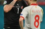 L'Autrichien Marko Arnautovic apostrophe le défenseur nord-macédonien Ezgjan Alioski à l'Euro le 13 juin 2021 à Bucarest