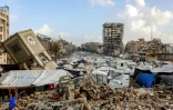 Vue de tentes de déplacés installées au milieu des décombres, dans la ville de Gaza, le 28 janvier 2026