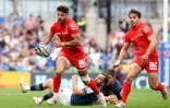 L'ouvreur du Stade toulousain Romain Ntamack (d) et le demi de mêlée Antoine Dupont (d) contre le Leinster, le 29 avril 2023 à Dublin   