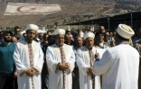 Des fidèles musulmans assistent à une cérémonie funéraire, le 15 août 2016 à Tashkent en République turque de Chypre du nord, en hommage aux disparus lors des affrontements de 1974