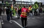 Des grèvistes  devant la gare de Lyon Perrache, le 1er juin 2016 à Lyon
