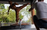 La statued de Bruce Lee à l'entrée du Hong Kong Heritage Museum, le 15 juillet 2023 à Hong Kong