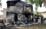 Une maison brûlée lors d'une visite organisée pal'armée israélienne dans le kibboutz de Beeri le 22 octobre 2023