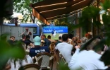 Des personnes regardent le match de l'Euro France-Allemagne Ă la terrasse d'un bar, le 15 juin 2021 Ă Strasbourg