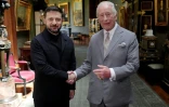 Le roi Charles III et le président ukrainien Volodymyr Zelensky lors d'une rencontre au château de Windsor, à l'ouest de Londres, le 23 juin 2025