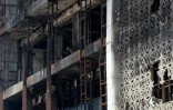 La façade du centre commercial Hyper Mall détruite par un incendie, le 17 juillet 2025 à Kut, dans l'est de l'Irak